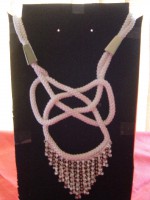 Gargantilha trabalhada em (Cordas) Com franja de Strass